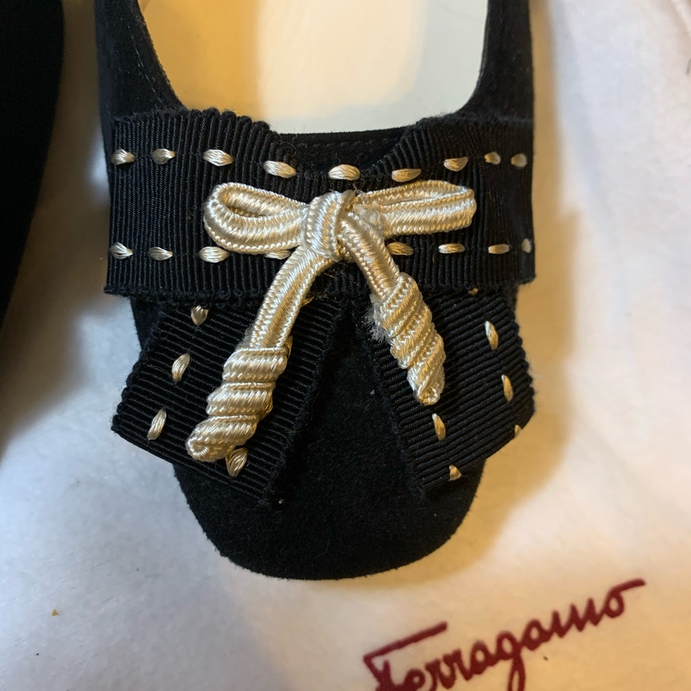Classic Ferragamo Pumps Black Suede NWOB